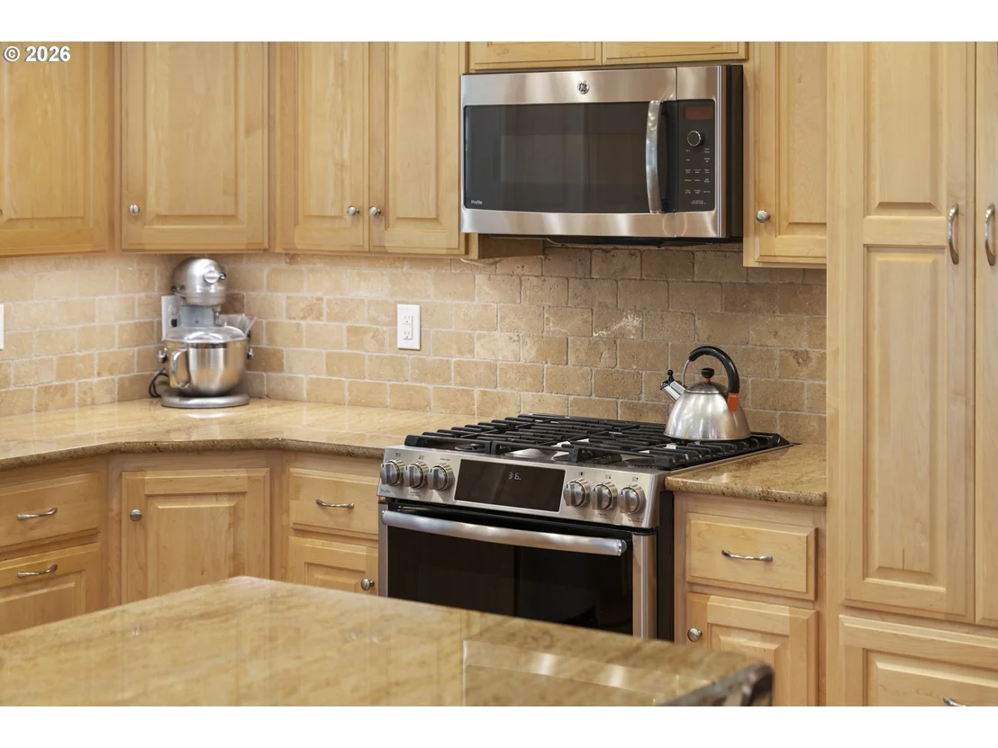 Photo of 192 NW CANYON DR