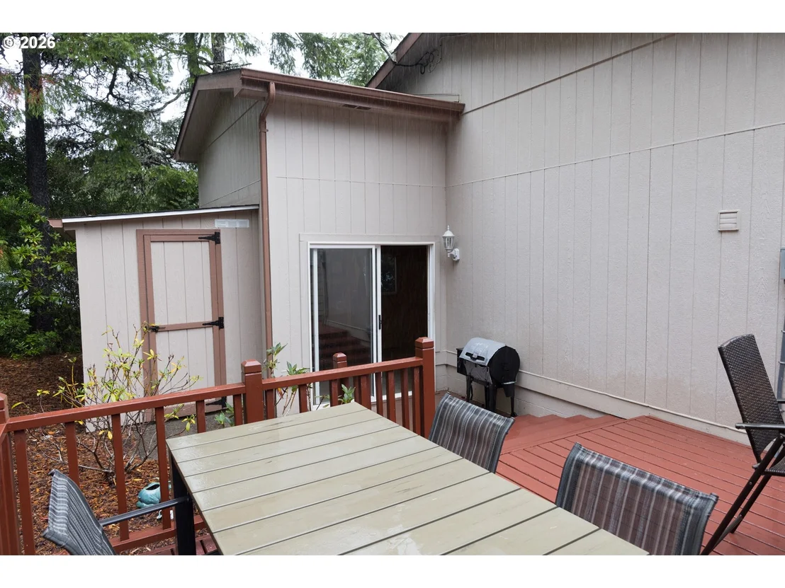 Photo of 327 SOUTHRIDGE DR