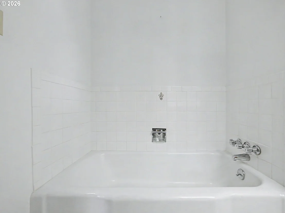 Photo of 250 SE JUNIPER AVE