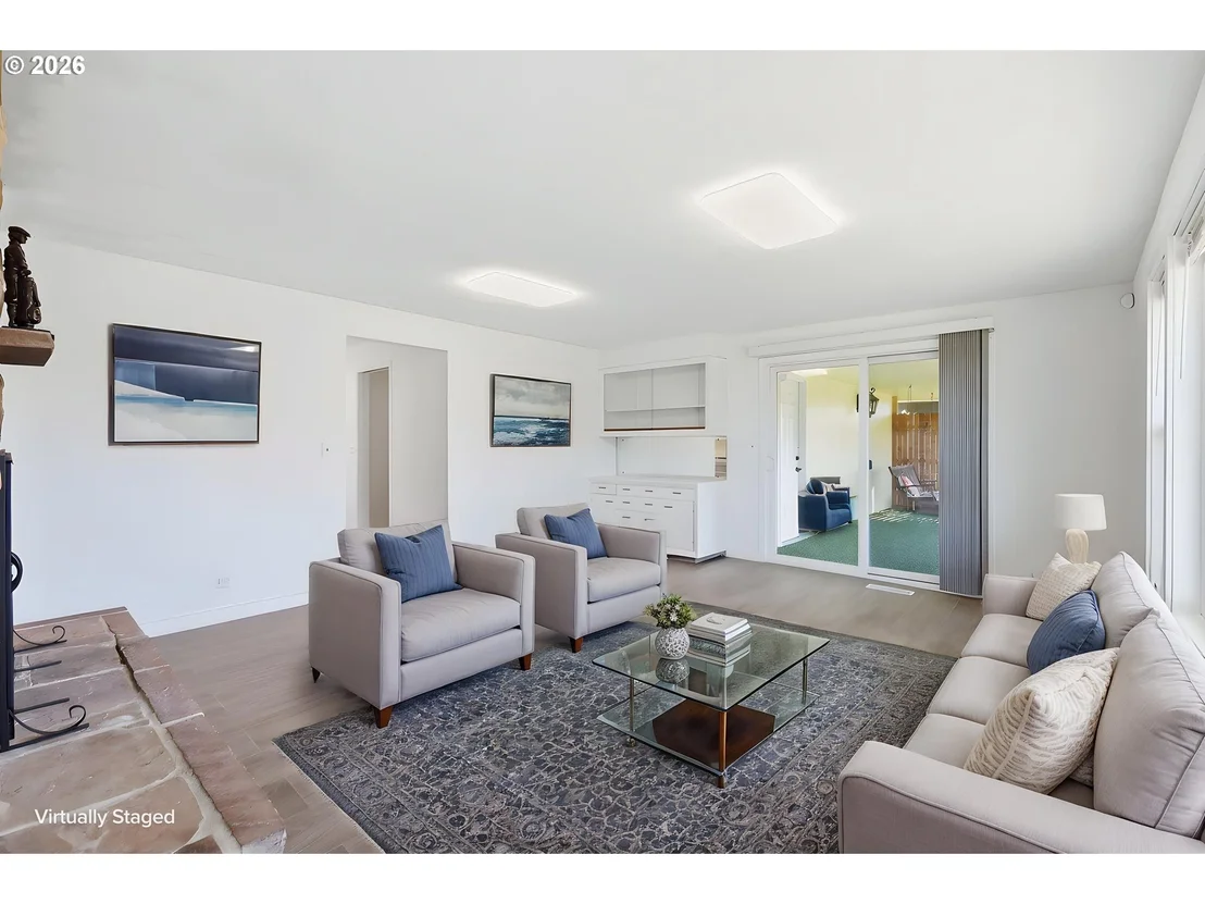 Photo of 682 SUNSET DR