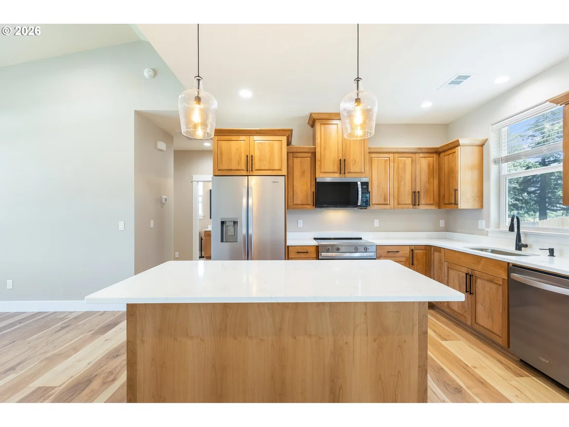 Photo of 265 SE LOGAN ST