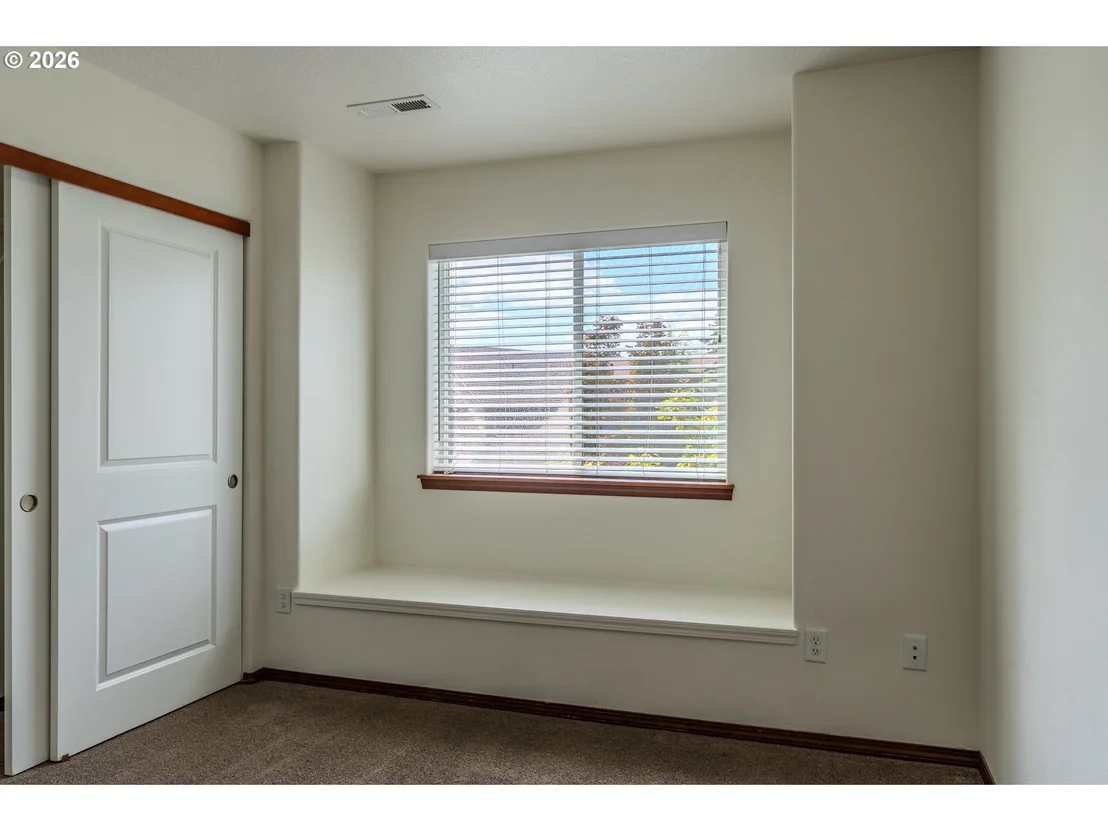 Photo of 2013 NW BELLA VISTA DR