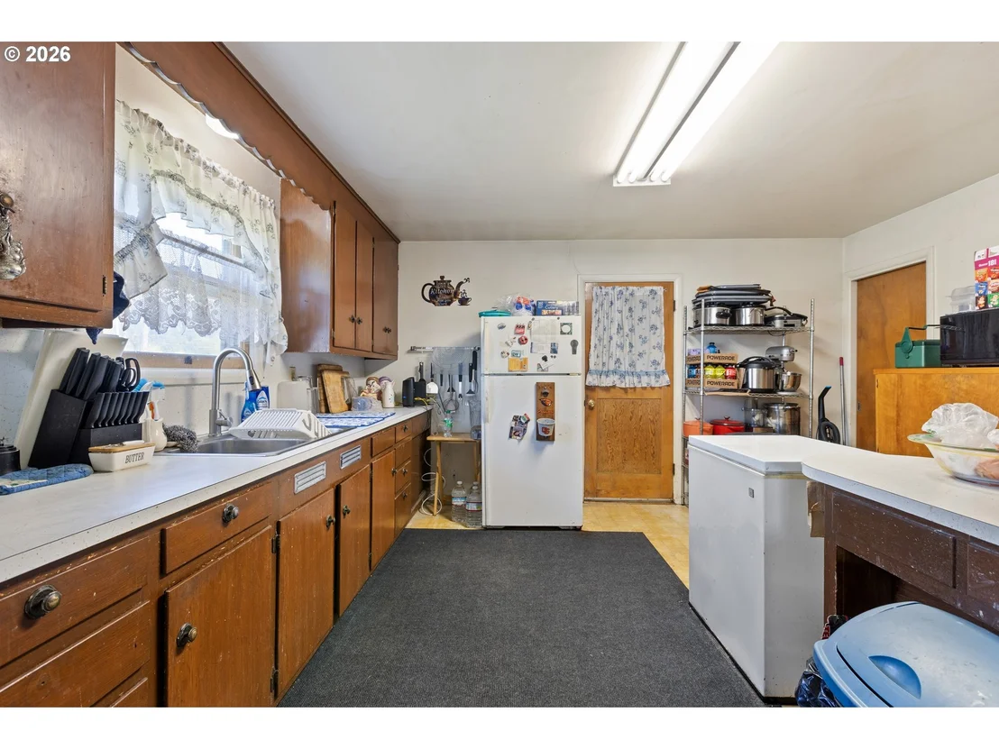Photo of 311 SE GRAPE AVE