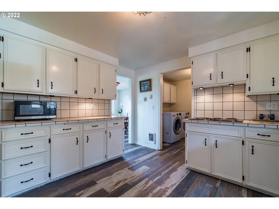Photo of 33530 MOUNT TOM DR