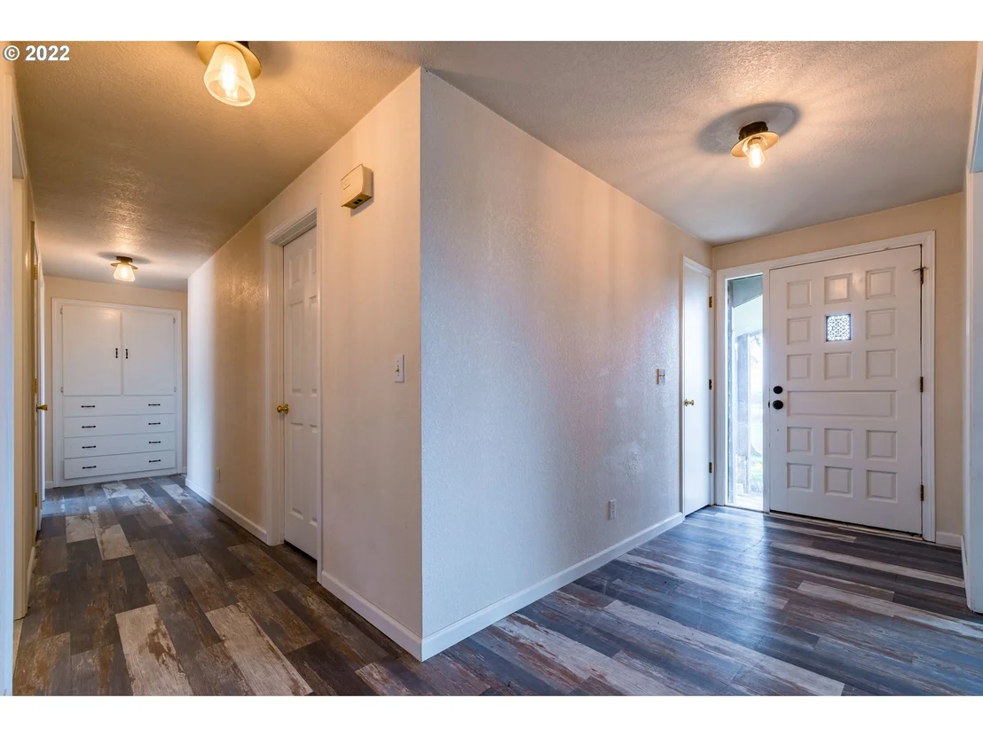 Photo of 33530 MOUNT TOM DR