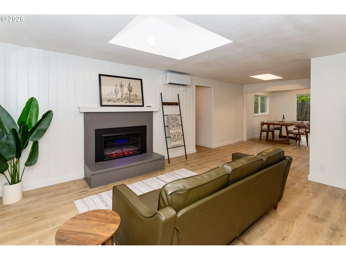 Photo of 395 E 46TH AVE