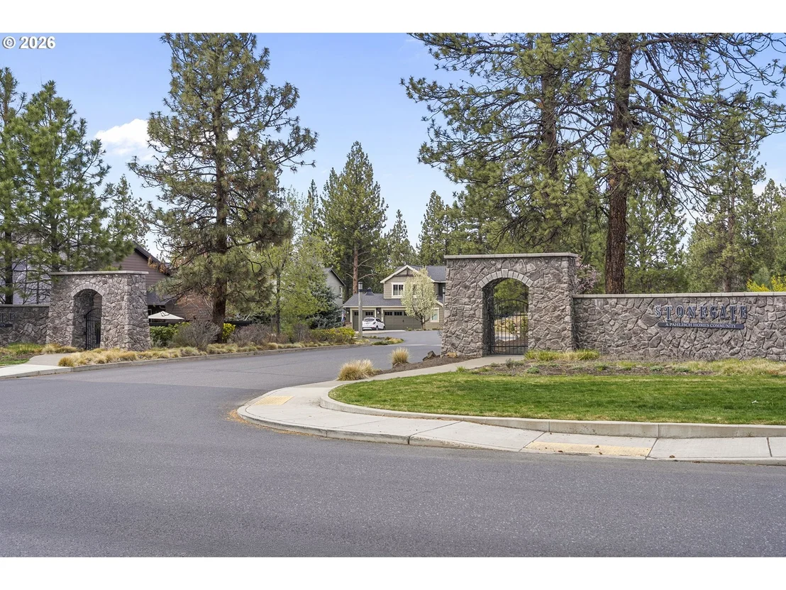 Photo of 60439 HEDGEWOOD LN