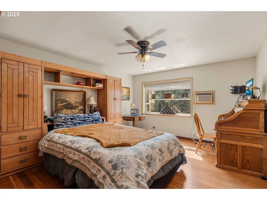 Photo of 520 BRIMSTONE RD