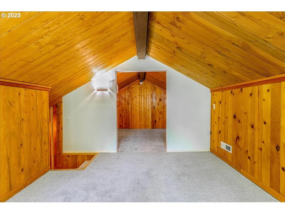 Photo of 589 RIDGEWAY RD
