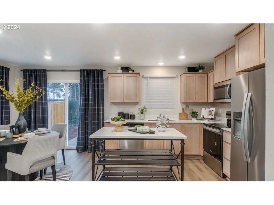 Photo of 6006 SE 15th ST