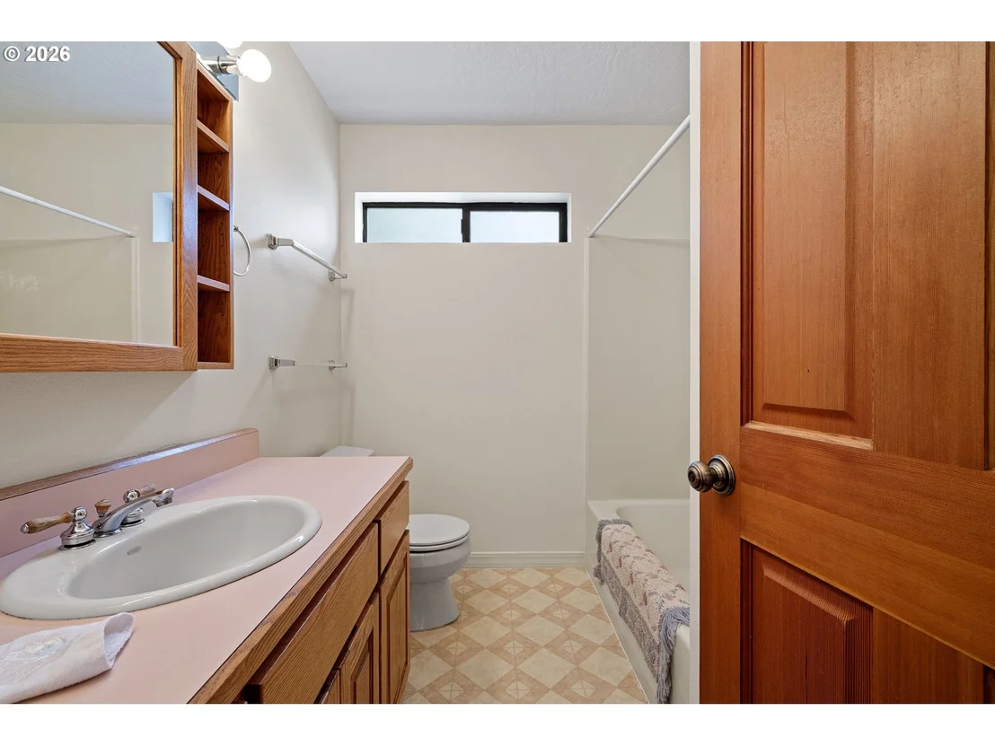 Photo of 84 GREEN LN