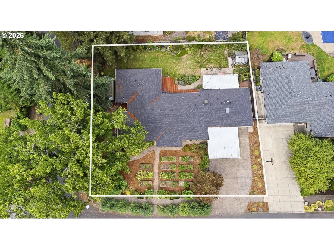 Photo of 595 DARTMOOR DR