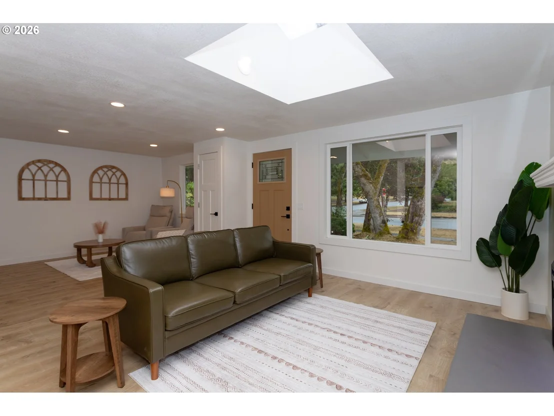 Photo of 395 E 46TH AVE