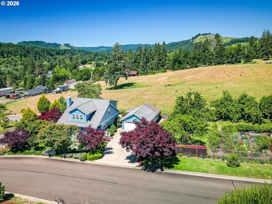 Photo of 384 EDGEVIEW DR