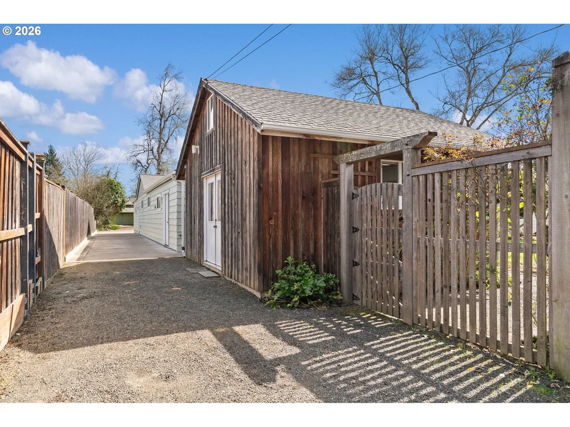 Photo of 394 CHERRY DR