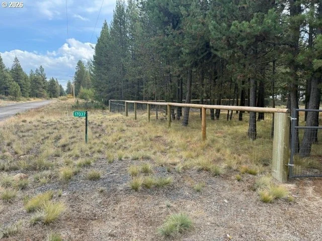 Photo of 17037 DOWNEY RD