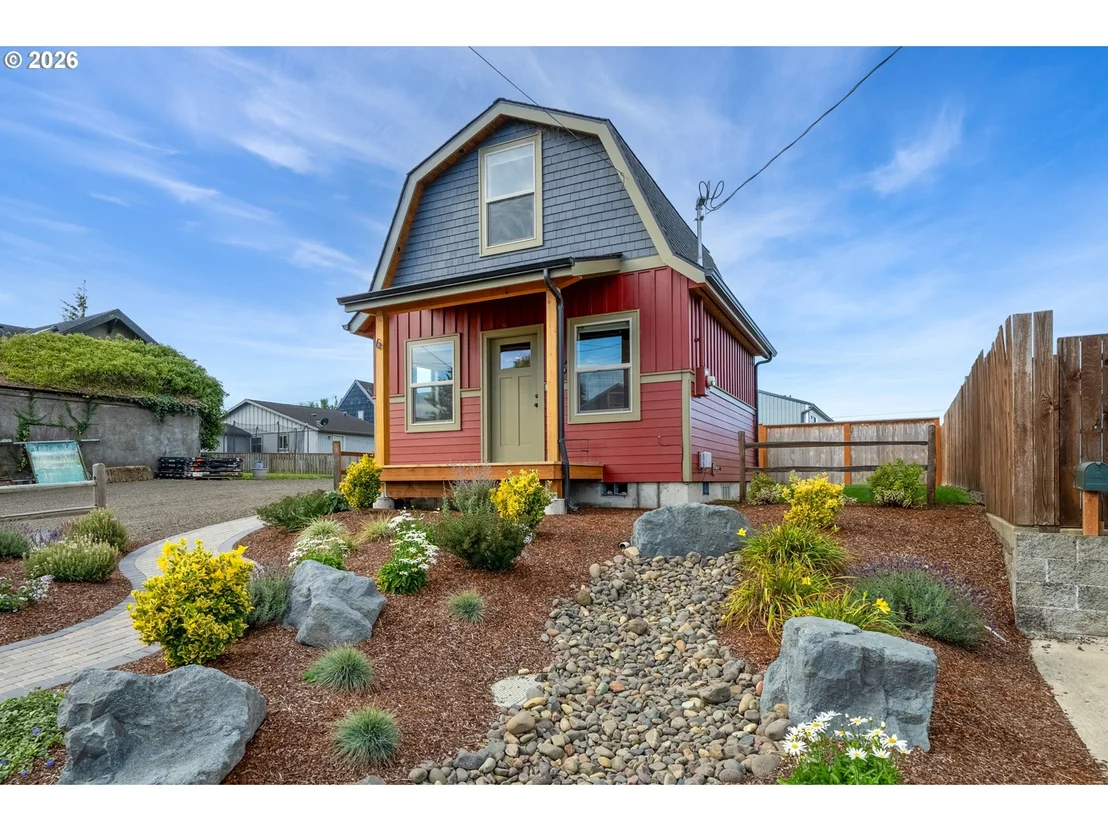 Photo of 6 DOUGLAS AVE
