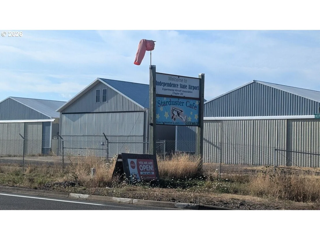 Photo of 585 AIRPORT RD