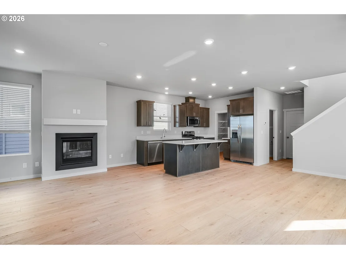 Photo of 955 Legacy ST