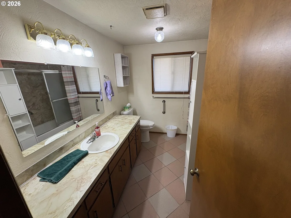 Photo of 392 S 37TH ST