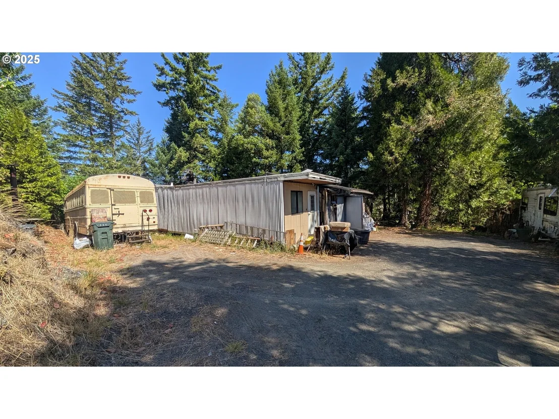 Photo of 900 OLD CABIN DR