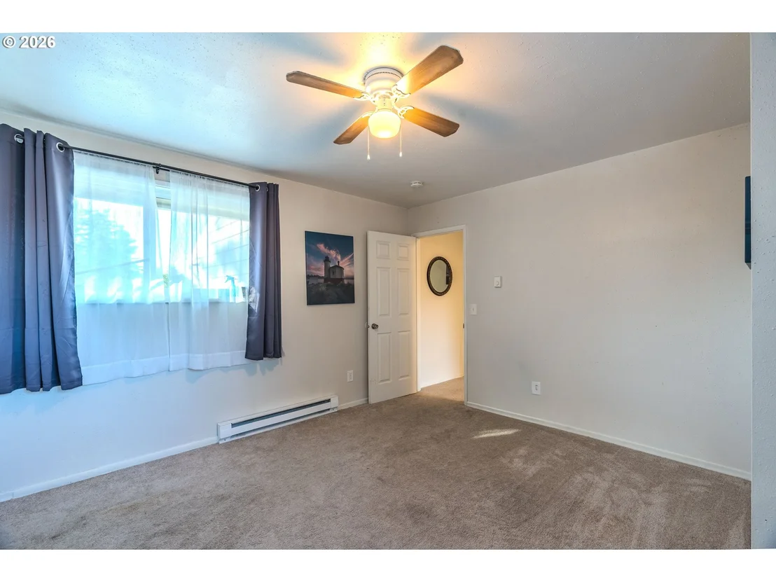 Photo of 1802 NE HOGAN DR