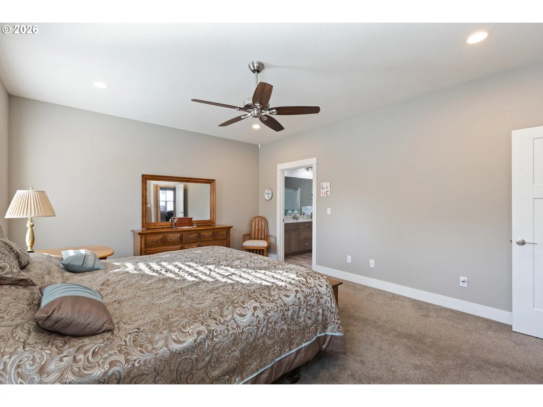 Photo of 582 FAIRWAY ESTATES DR