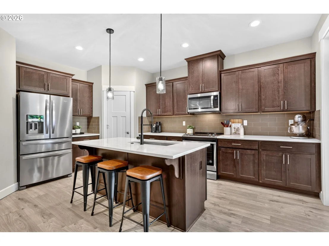 Photo of 1094 NE REGAN HILL LOOP