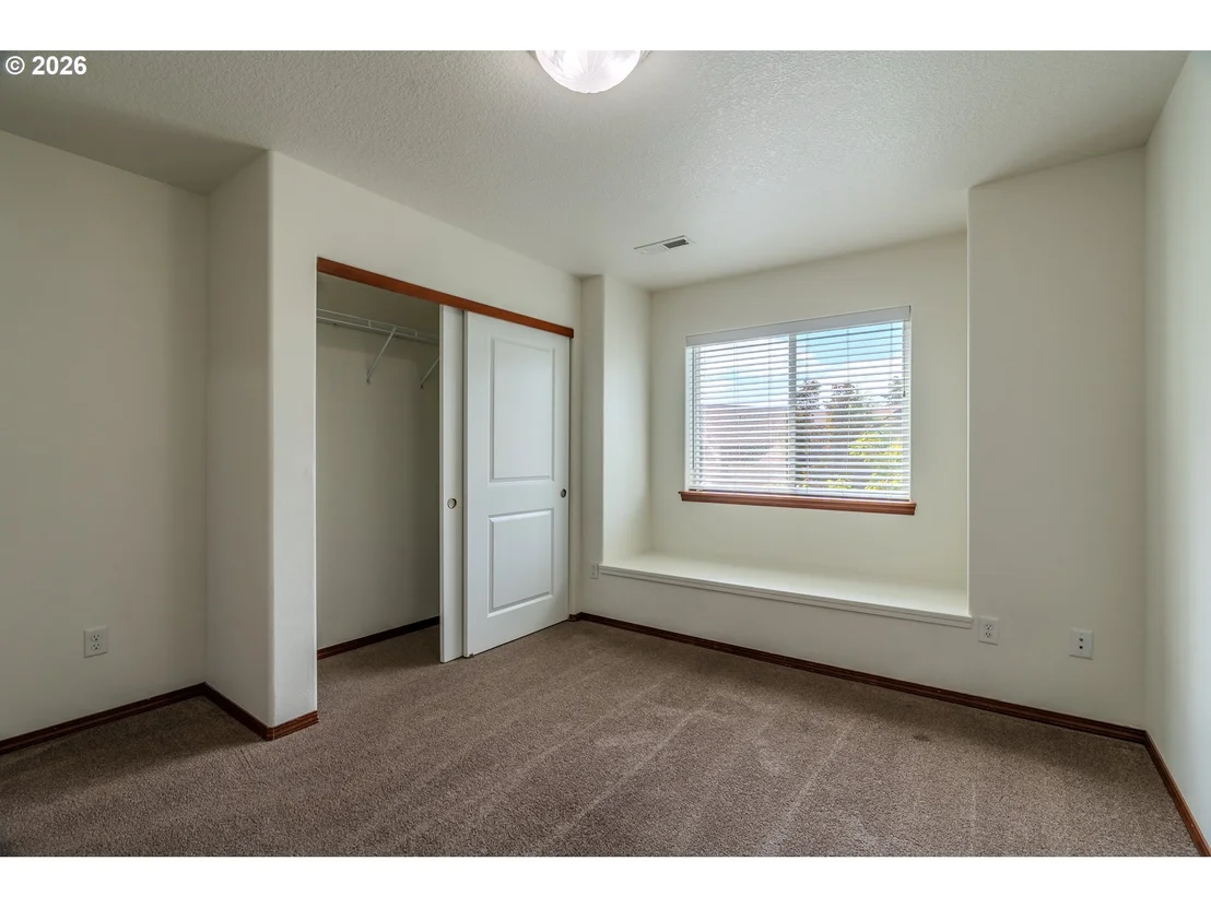 Photo of 2013 NW BELLA VISTA DR