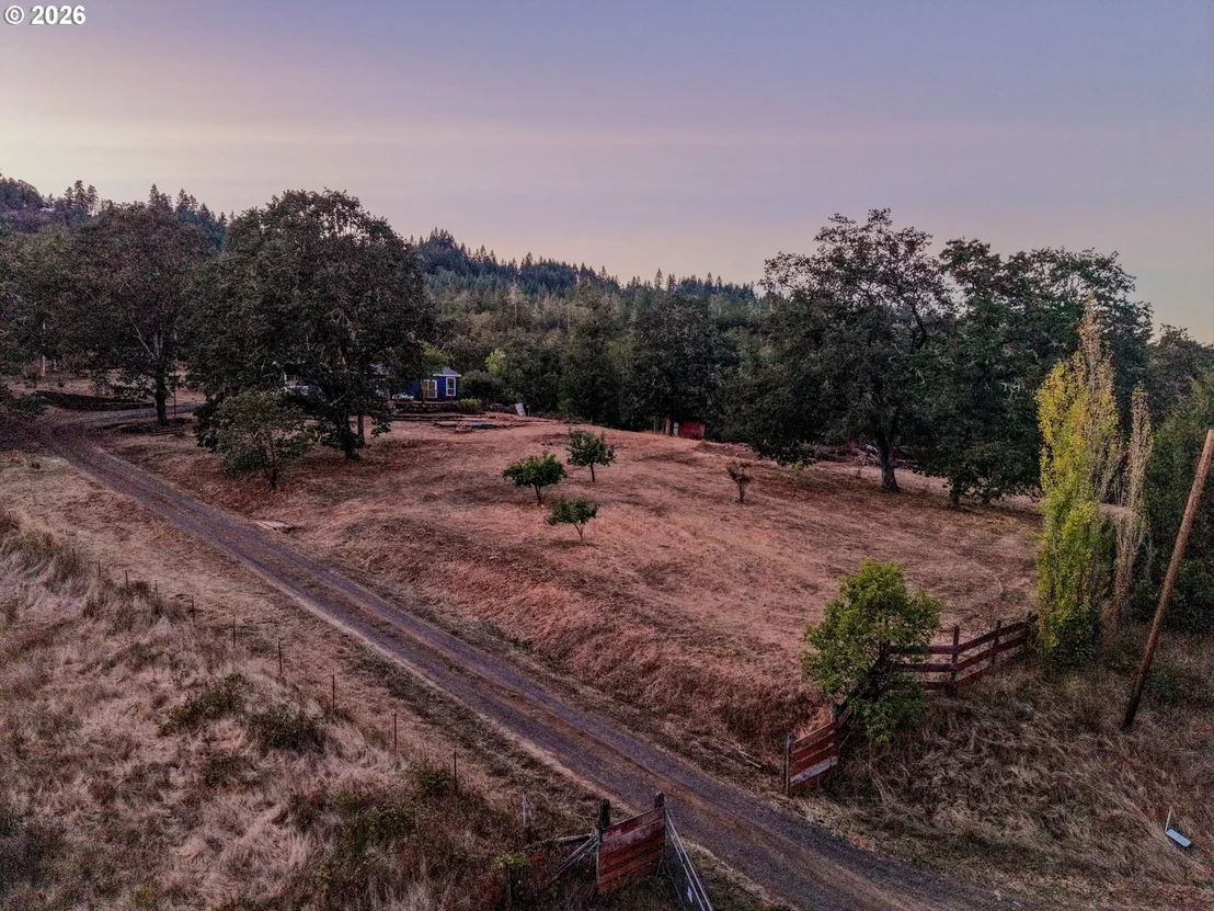 Photo of 1623 LOWER CREST RD