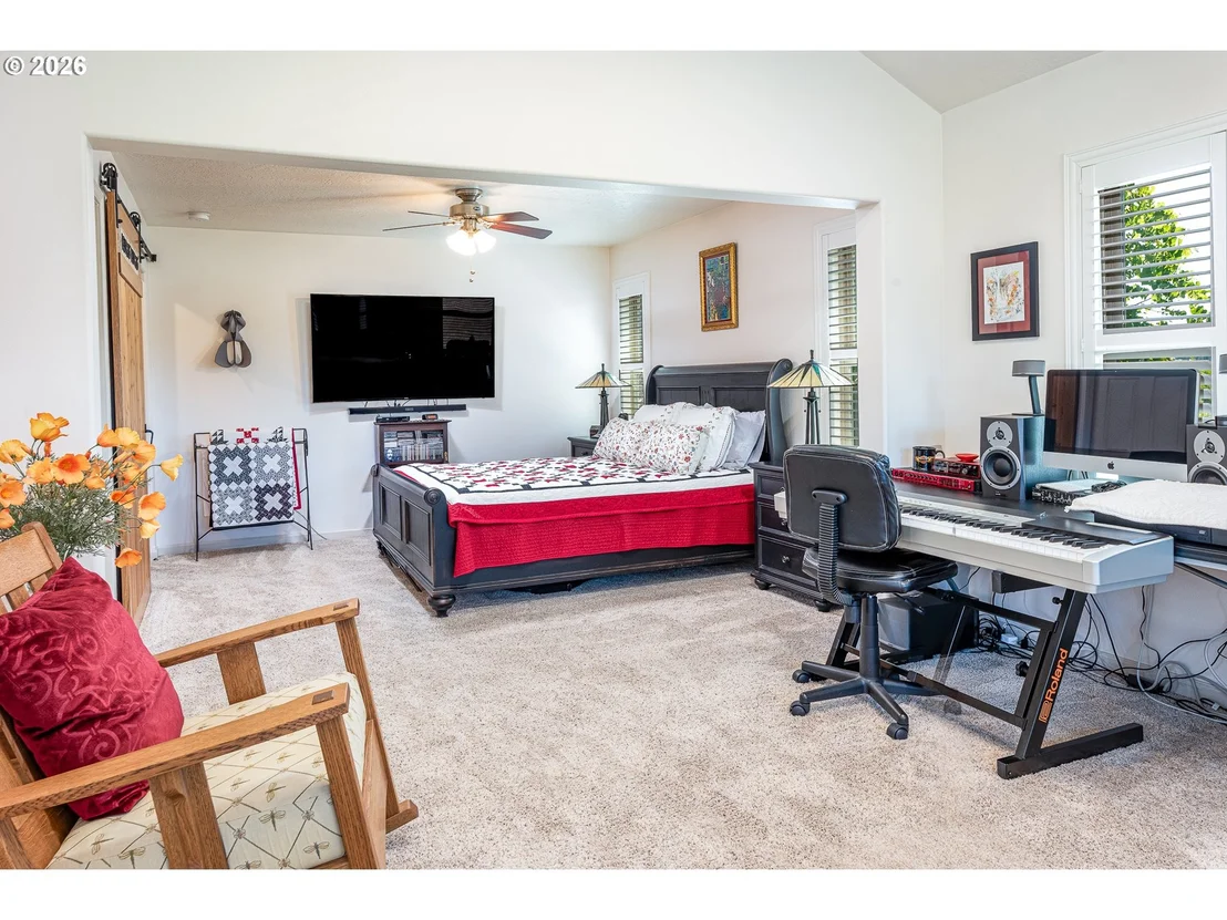 Photo of 384 EDGEVIEW DR