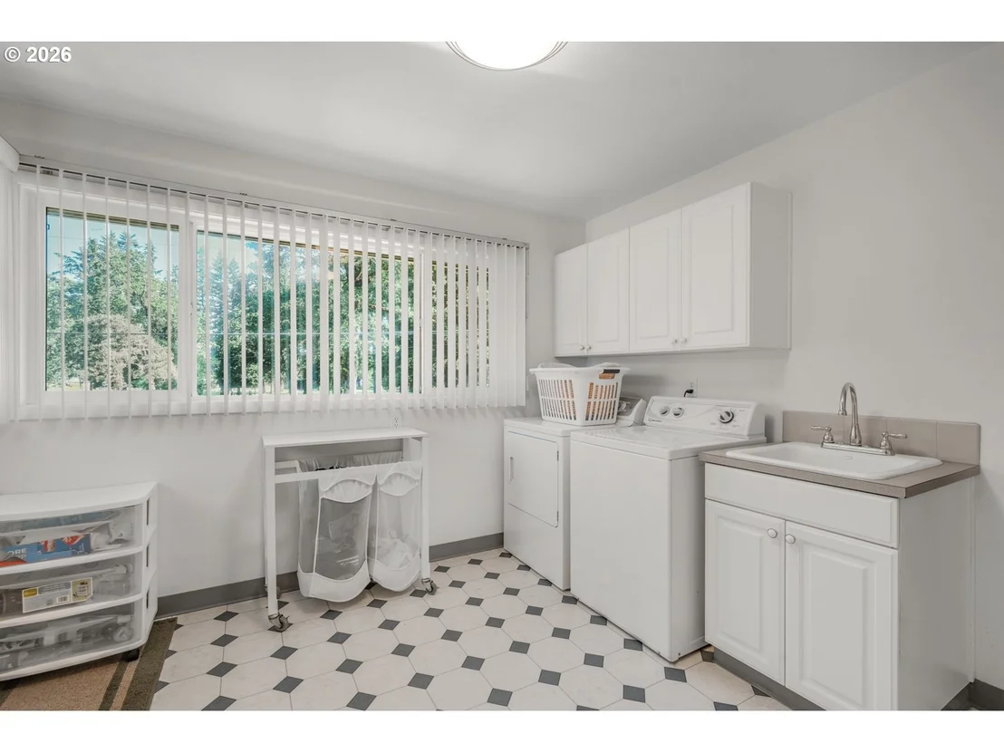 Photo of 230 PARK DR