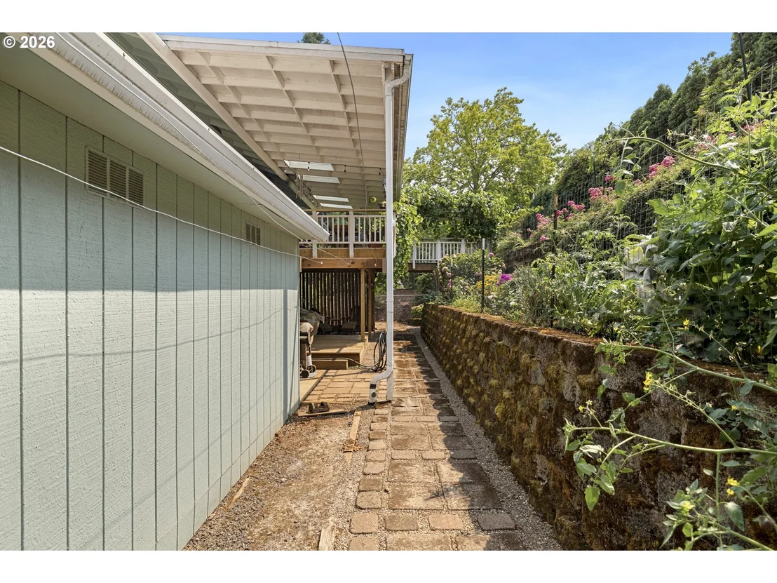 Photo of 192 NW CANYON DR