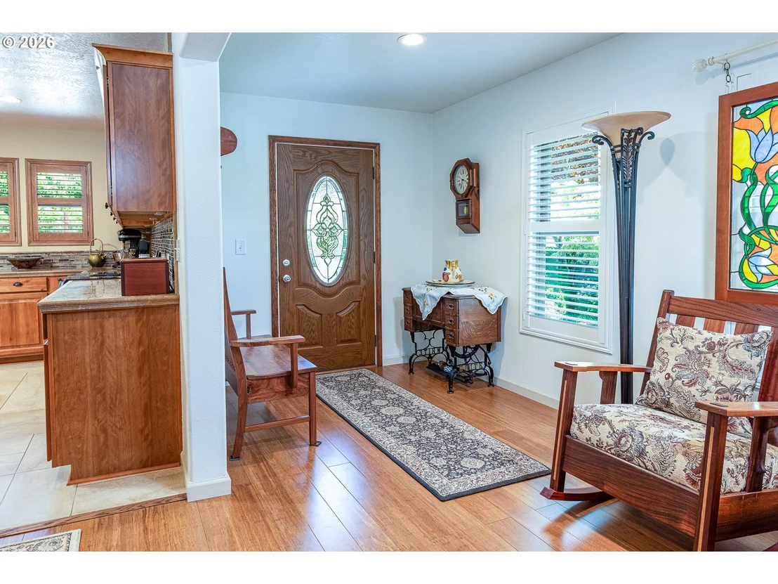 Photo of 384 EDGEVIEW DR