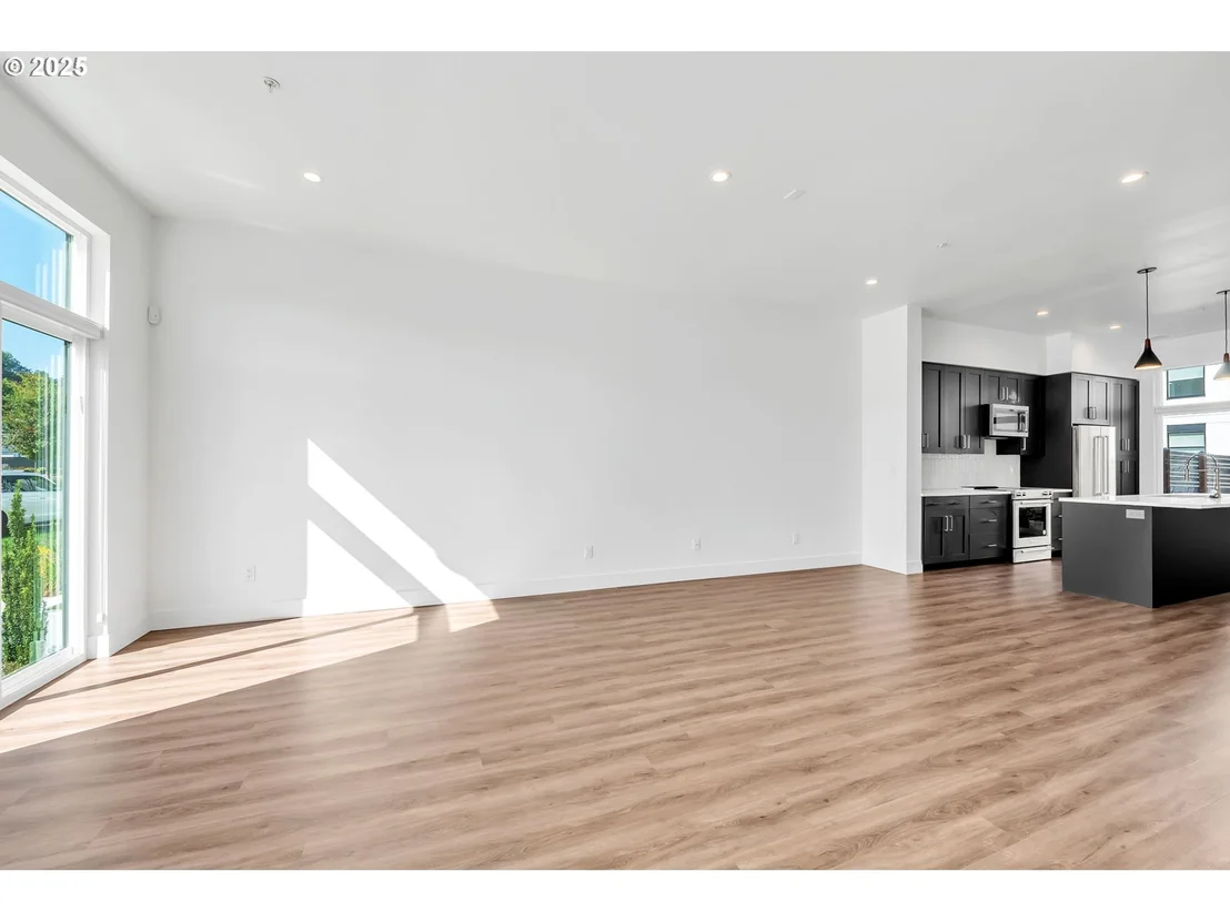 Photo of 193 E 20TH AVE