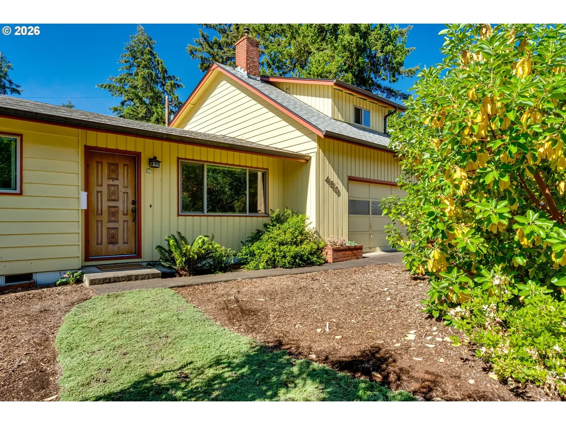 Photo of 450 W 28TH AVE
