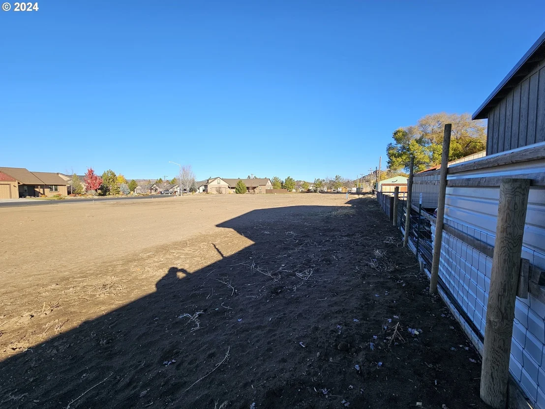 Photo of 240 NW SADDLE RIDGE LOOP