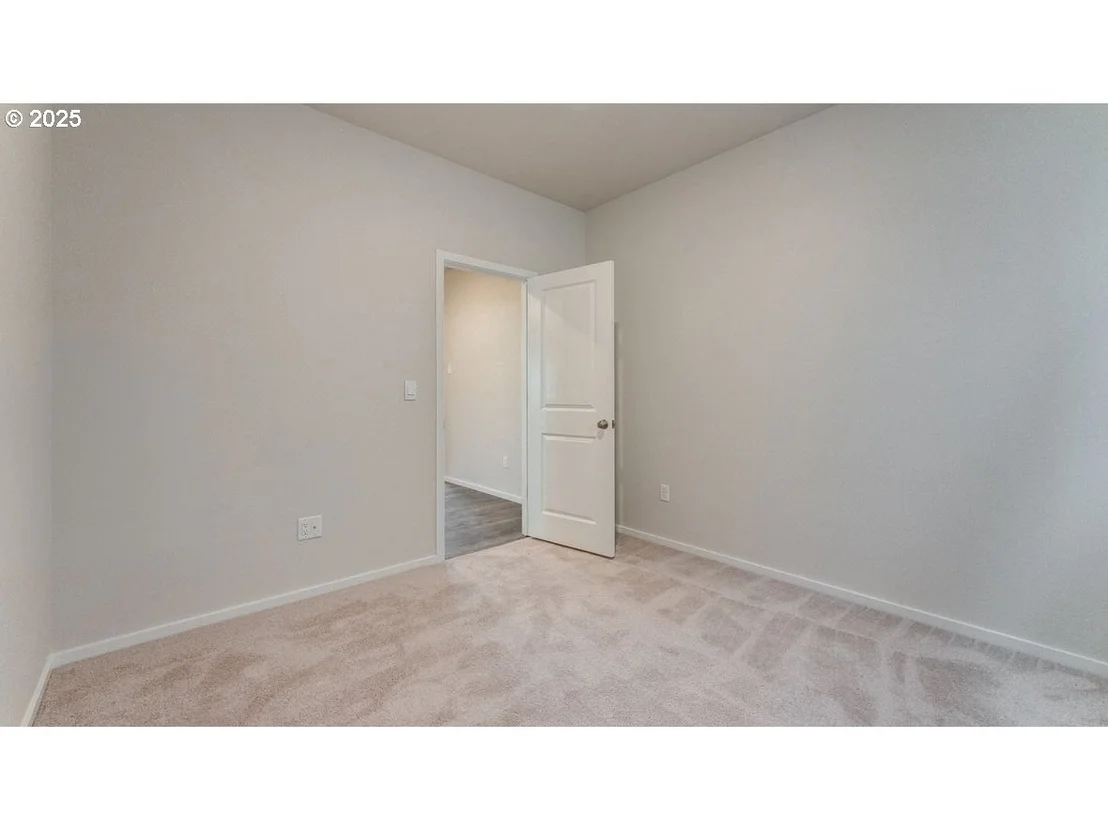 Photo of 4990 Dilling AVE NE