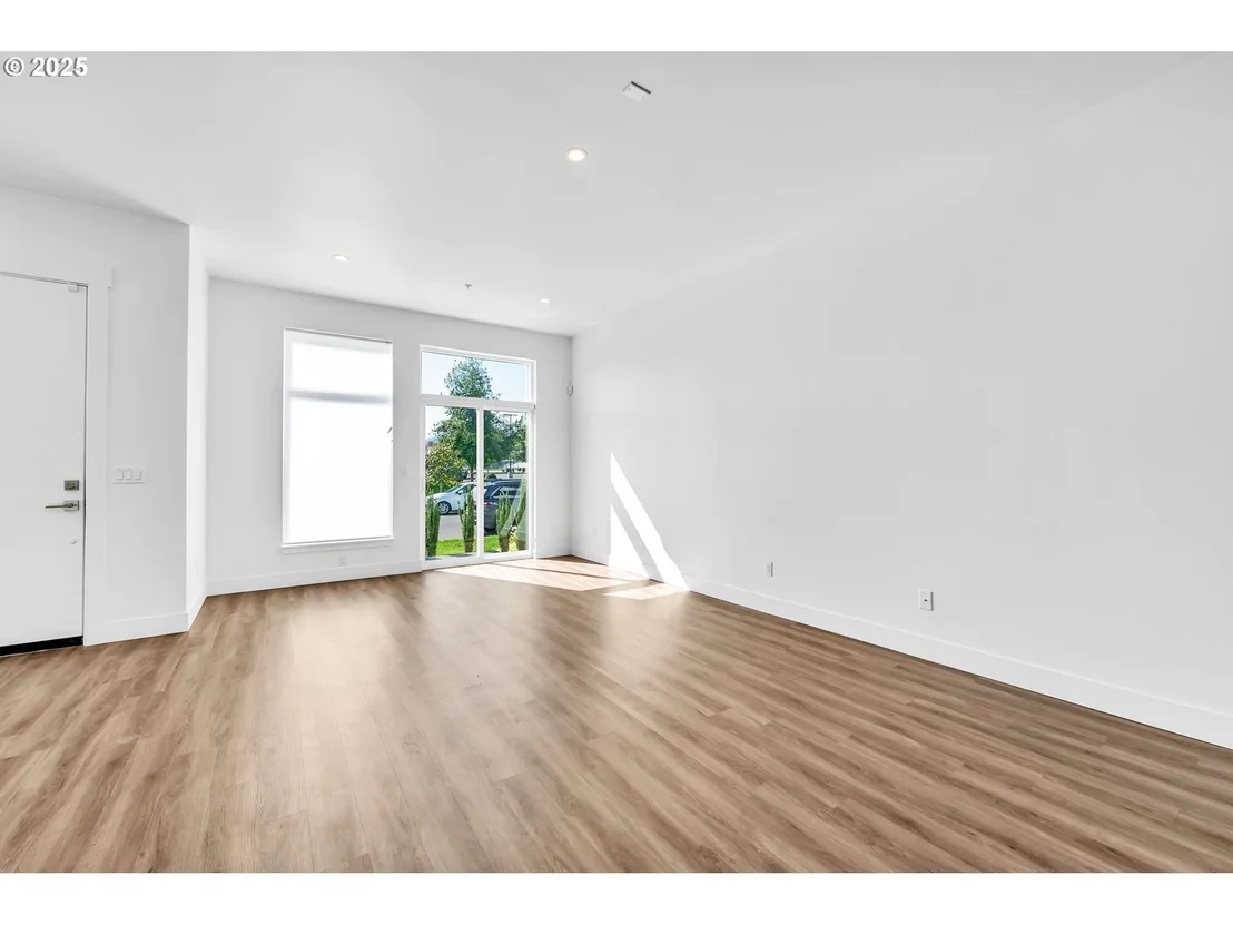Photo of 193 E 20TH AVE