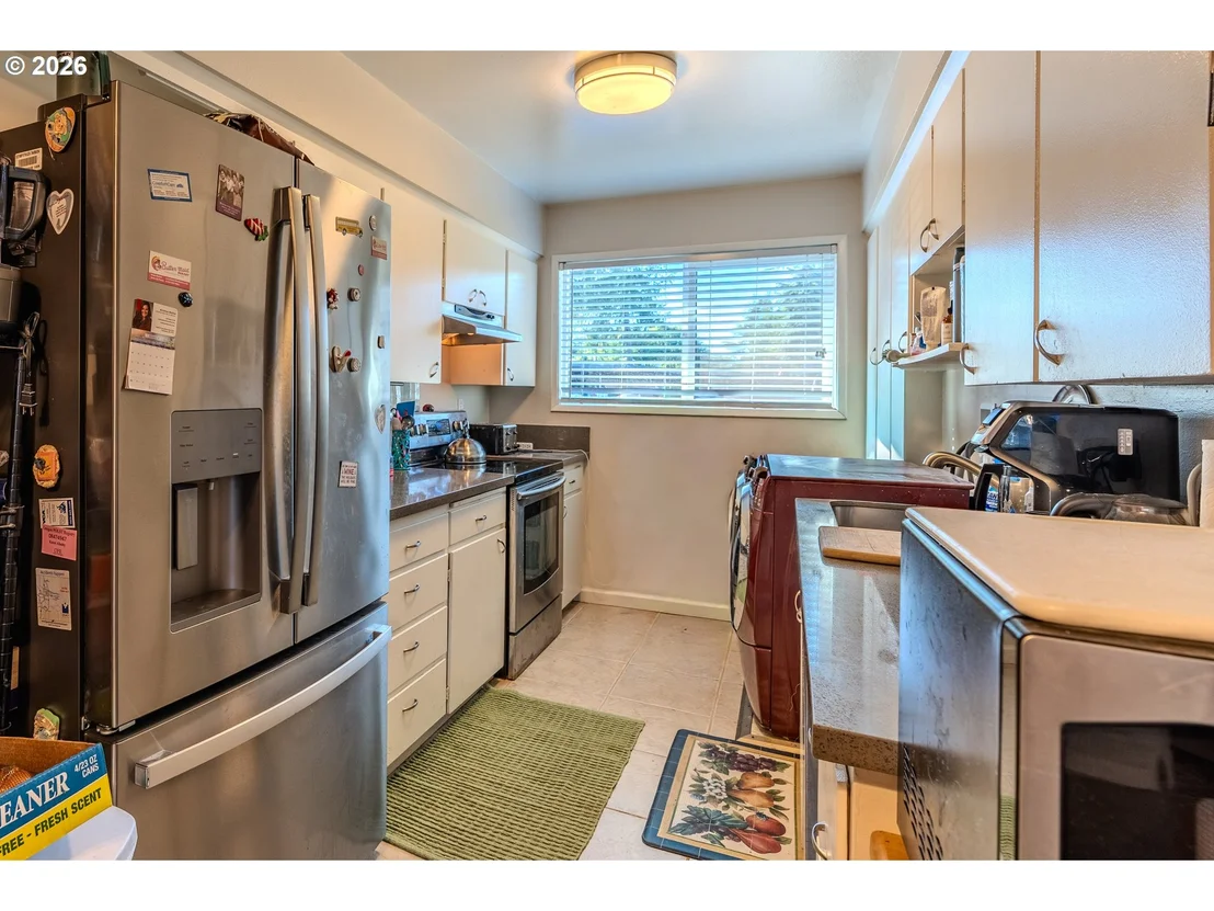 Photo of 1802 NE HOGAN DR