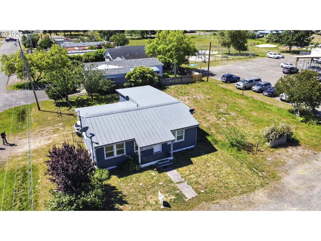 Photo of 1025 N LAKE RD