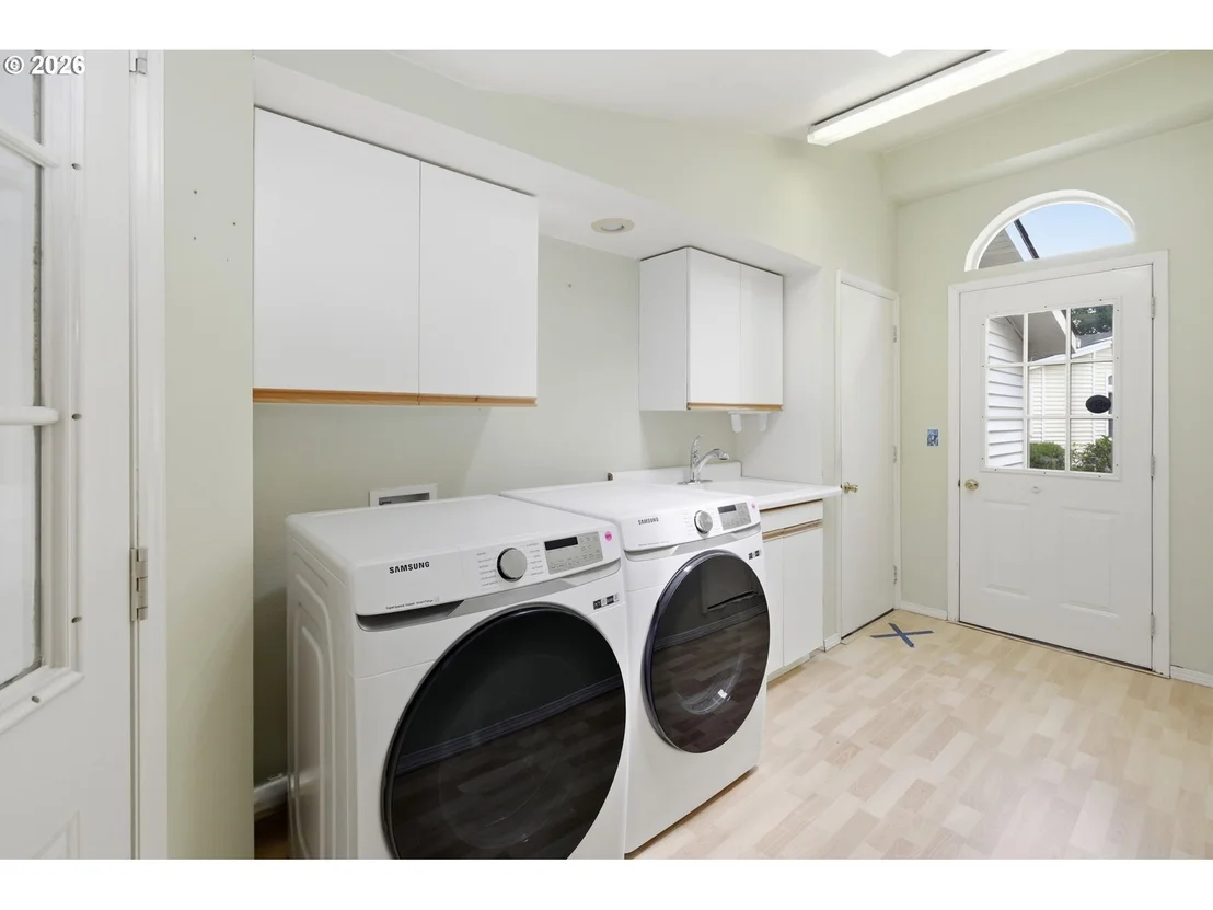 Photo of 489 SHERWOOD LOOP