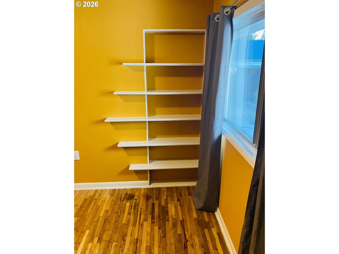 Photo of 152 W C ST