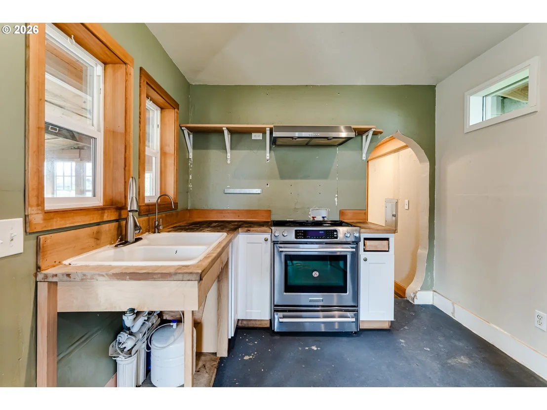 Photo of 111 HOLEMAN AVE