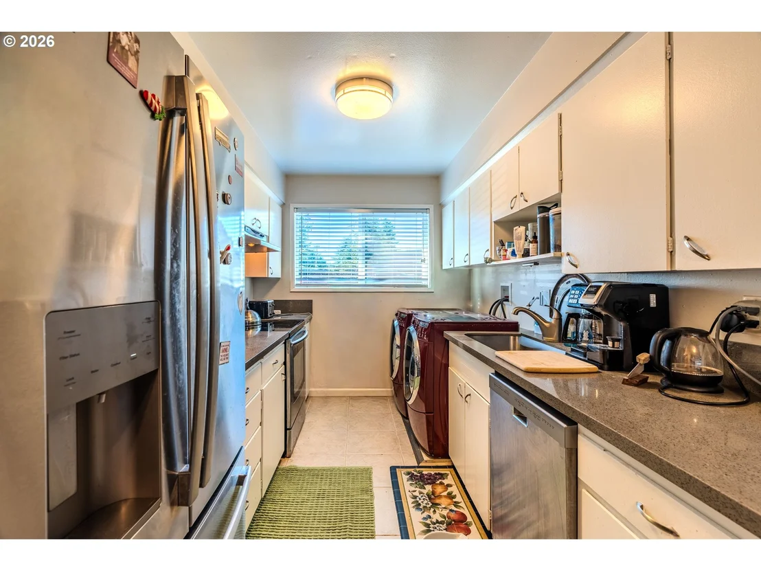 Photo of 1802 NE HOGAN DR