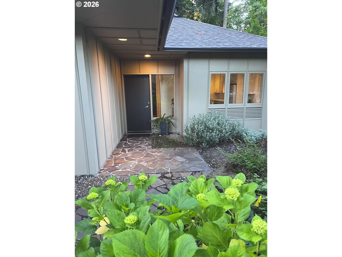 Photo of 589 RIDGEWAY RD