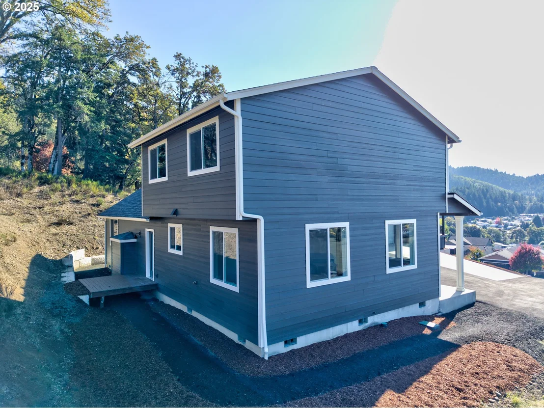 Photo of 664 BROOKS LOOP
