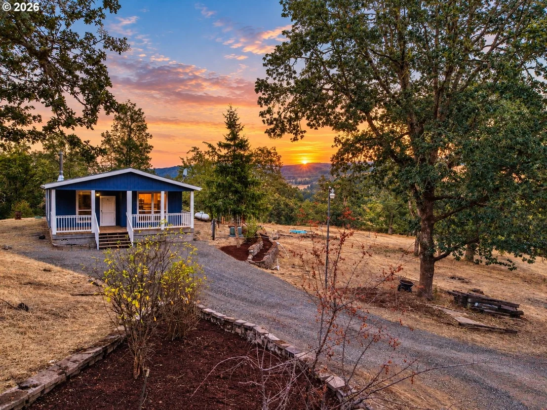 Photo of 1623 LOWER CREST RD