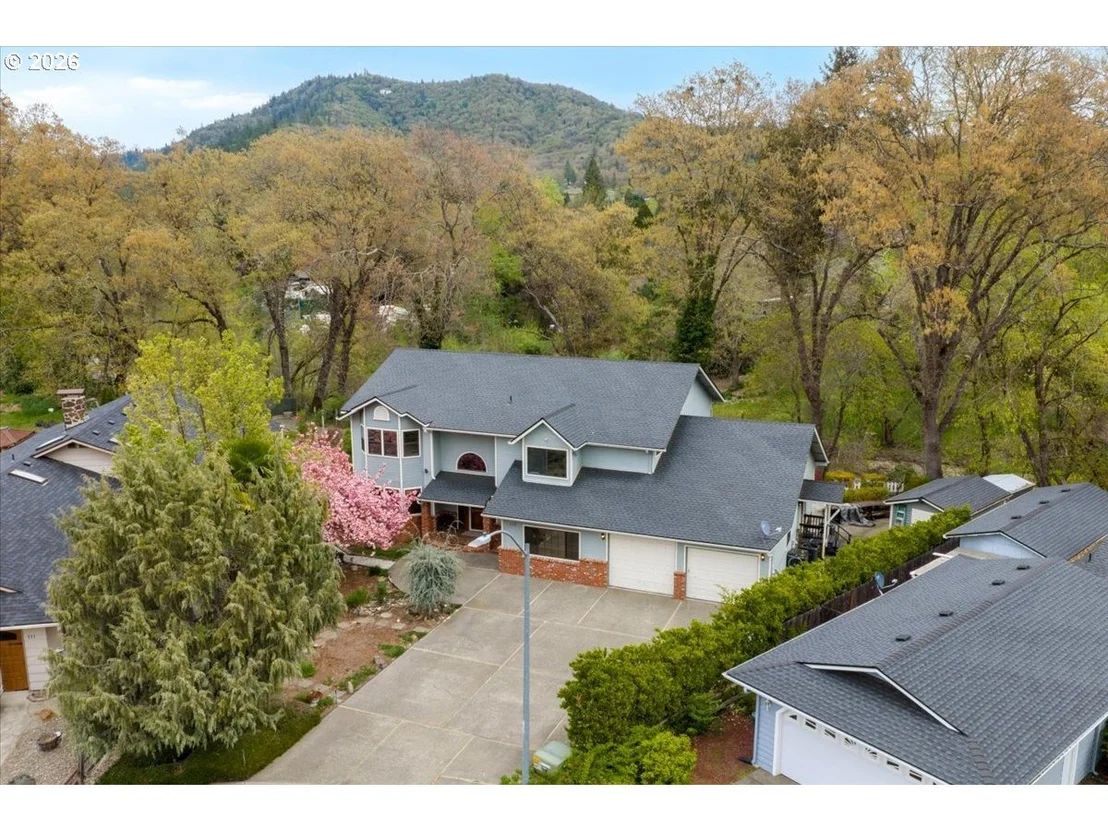 Photo of 113 WALNUT DR