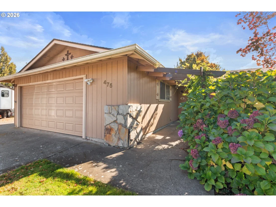 Photo of 475 PINEDALE AVE